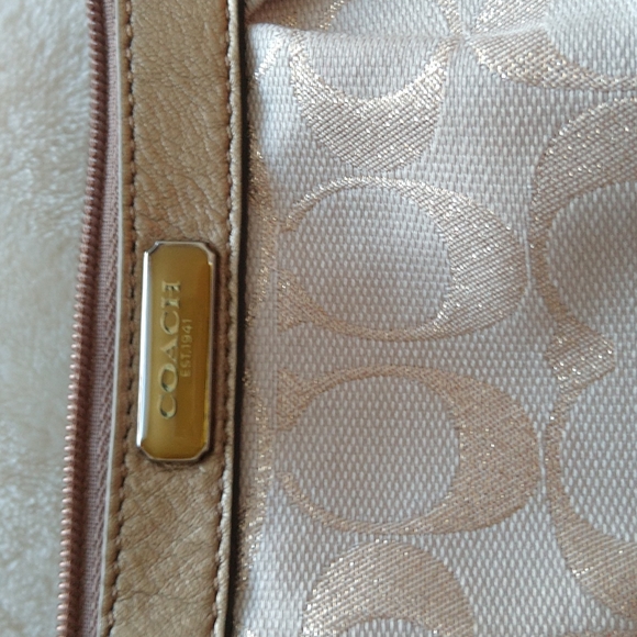New COACH Signature Wristlet Lurex Gold Metallic Medium Pleated Rare Metallic - Picture 8 of 9